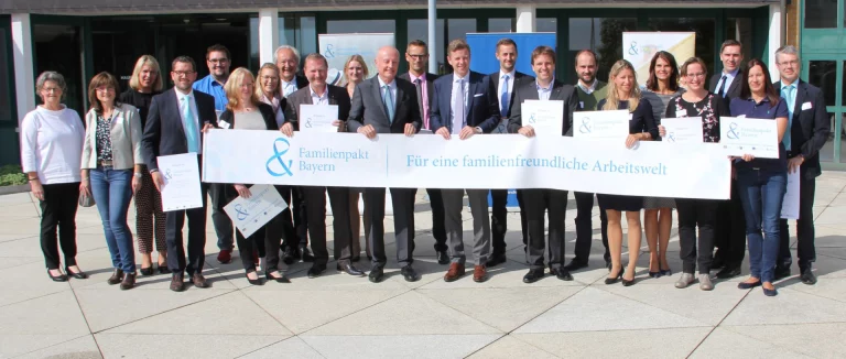 16 neue Firmen im Familienpakt