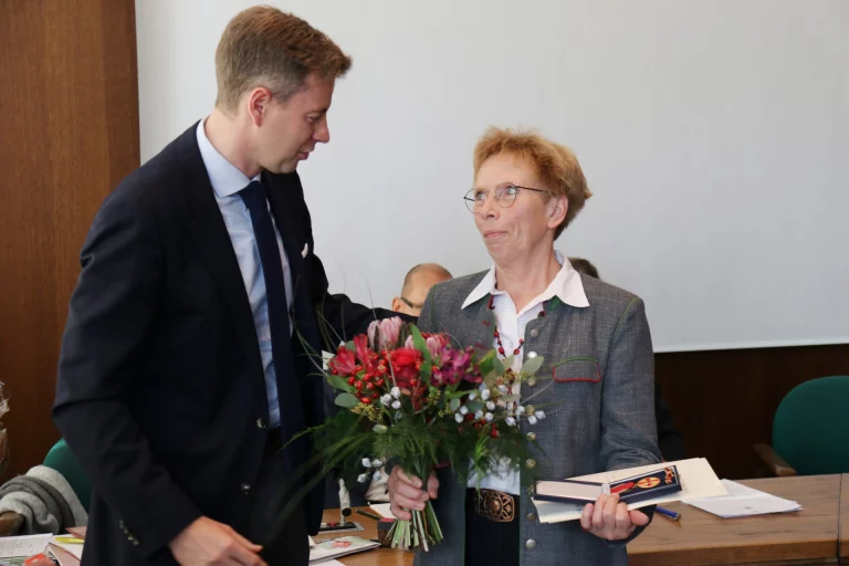 Orden für Kreisbäuerin Karin Wolfrum