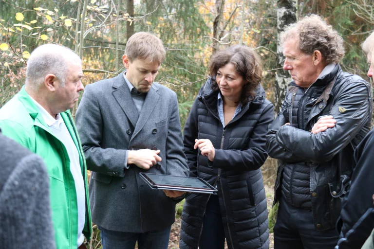 Ingenieure prüfen Standorte der Hängebrücken