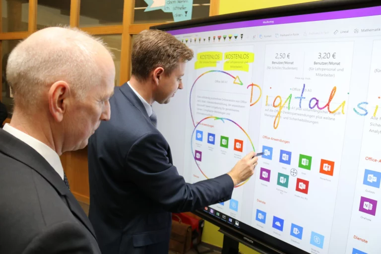 Schulen starten ins Digitalzeitalter
