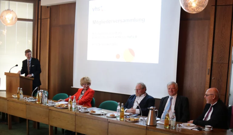 Vorstand bei der VHS bestätigt