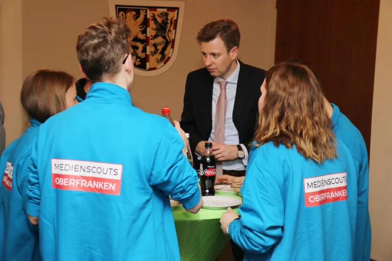 Landrat Dr. Oliver Bär ehrt Medienscouts