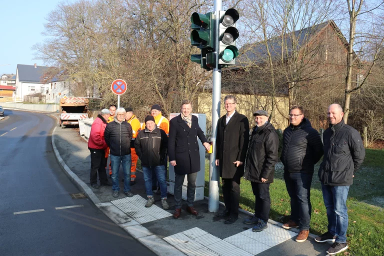 Neue Ampel in Döhlau in Betrieb