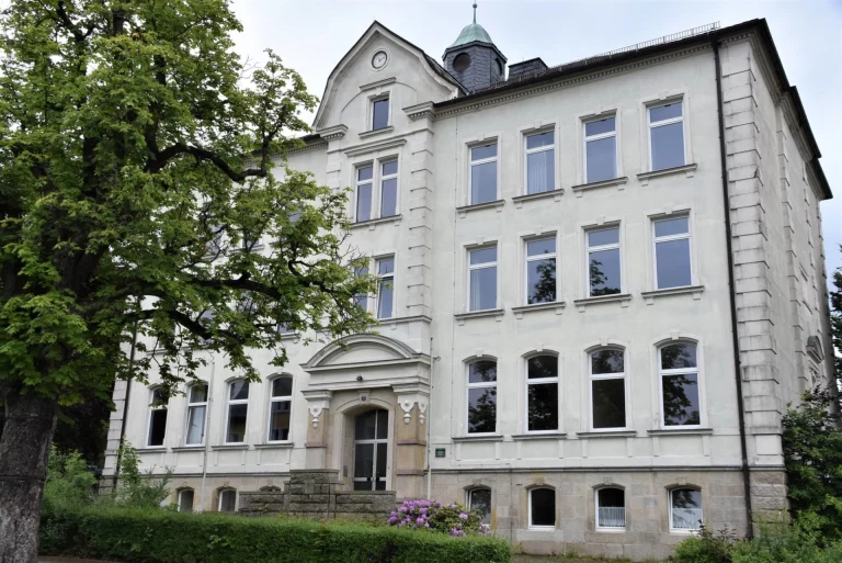 Erkundungsarbeiten am Portal der Parkschule Münchberg