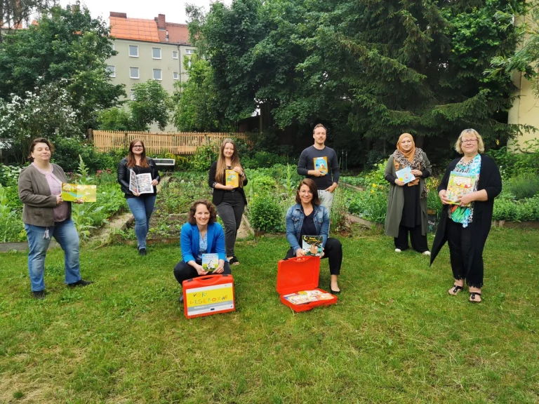 Übergabe der Lesekoffer für Stadt und Landkreis Hof