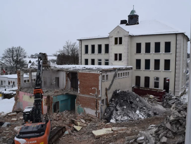 Abbruch der Parkschule in Münchberg hat begonnen