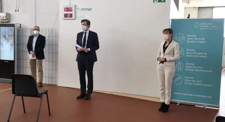 Landrat und Oberbürgermeisterin informieren über Impfungen im Hofer Land