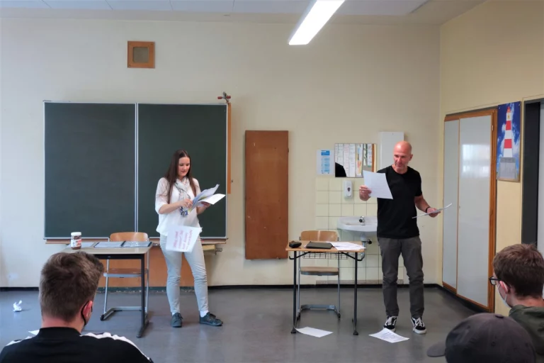 Klassenzimmeraufführung mit dem Theater Hof zum Thema Essstörungen: