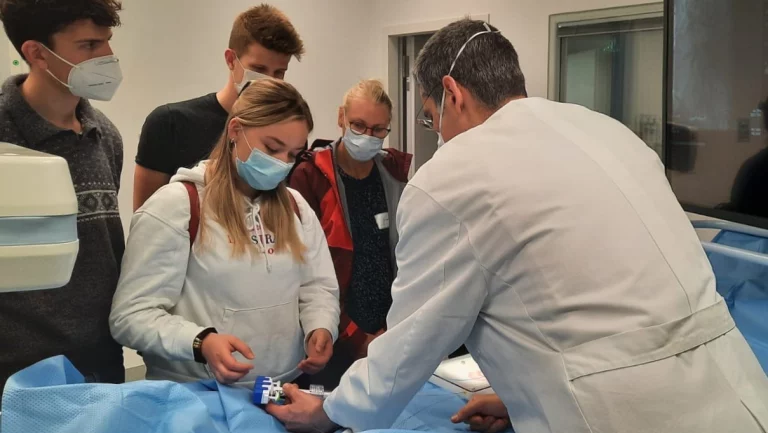 Medizinstudierende erkunden das Hofer Land: Erfolgreicher Abschluss des zweiten „Superheldenwochenendes“