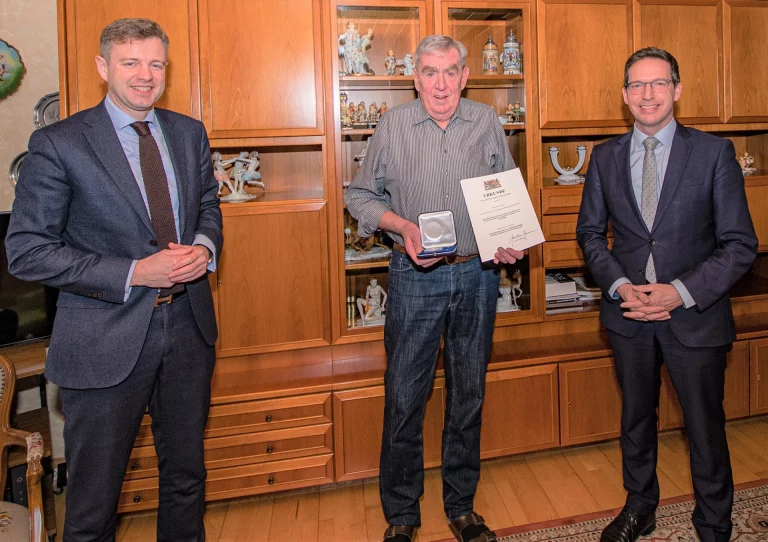 Verleihung der Kommunalen Verdienstmedaille in Silber an Werner Bucher