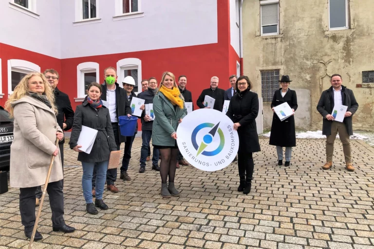 Neu erschienen: Sanierungs- und Baukompass für das Hofer Land