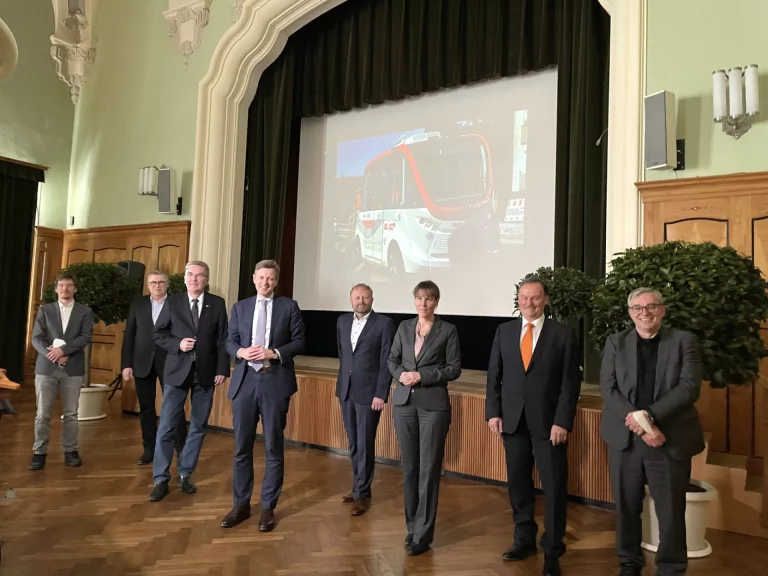 Shuttle-Modellregion Oberfranken: Fahrerlose Busse bleiben bis 2024 in Betrieb – neuer Einsatzort in Bad Steben
