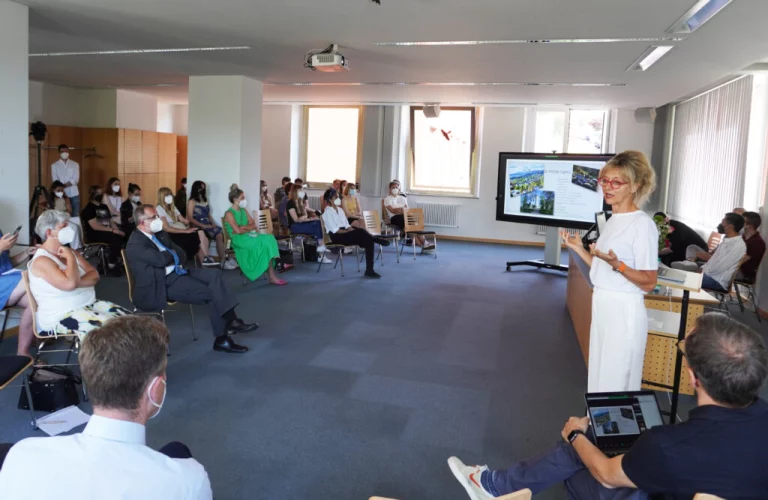 Studierende diskutieren mit der Politik: Wie „smart“ kann die Stadt der Zukunft sein?