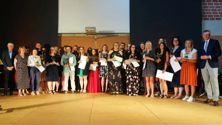 Jubiläum und Abschlussfeier an Kommunaler Fachakademie für Sozialpädagogik in Ahornberg