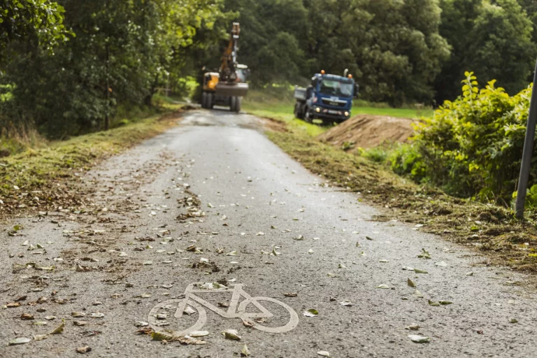 Radwegebau bei Oberkotzau und Joditz: Aktuelle Maßnahmen und Verkehrsbehinderungen am Saaleradweg
