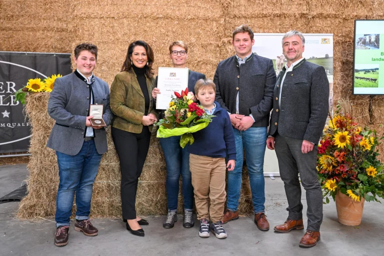 Zehnter Bayerischer Tierwohl-Preis für Familie Markstein aus Gattendorf
