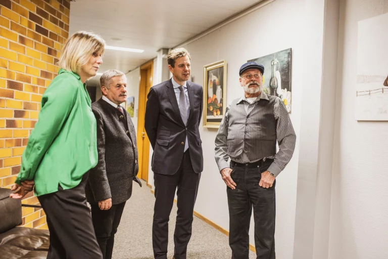 Ausstellung mit Bildern aus dem Frankenwald und Oberfranken im Landratsamt eröffnet
