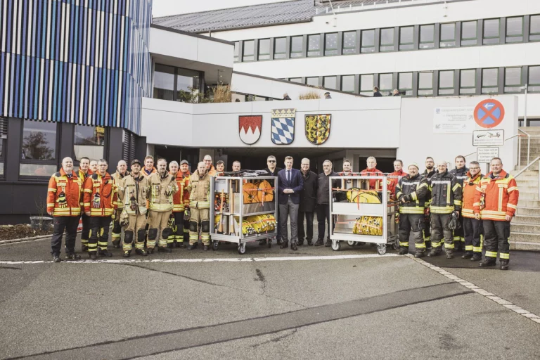 Landkreis übergibt drei weitere Waldbrandcontainer an Feuerwehren