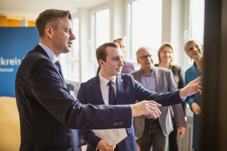 Innovation durch Daten und Digitalisierung: Studienarbeit zu Smart City-Projekt des Landkreises Hof