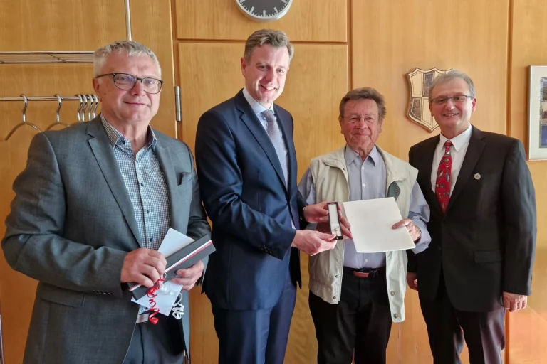 Klaus Reinhold mit Ehrenzeichen des Bayerischen Ministerpräsidenten ausgezeichnet