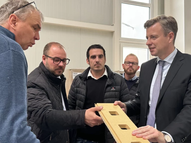 Coburger Delegation im Automobilzulieferpark