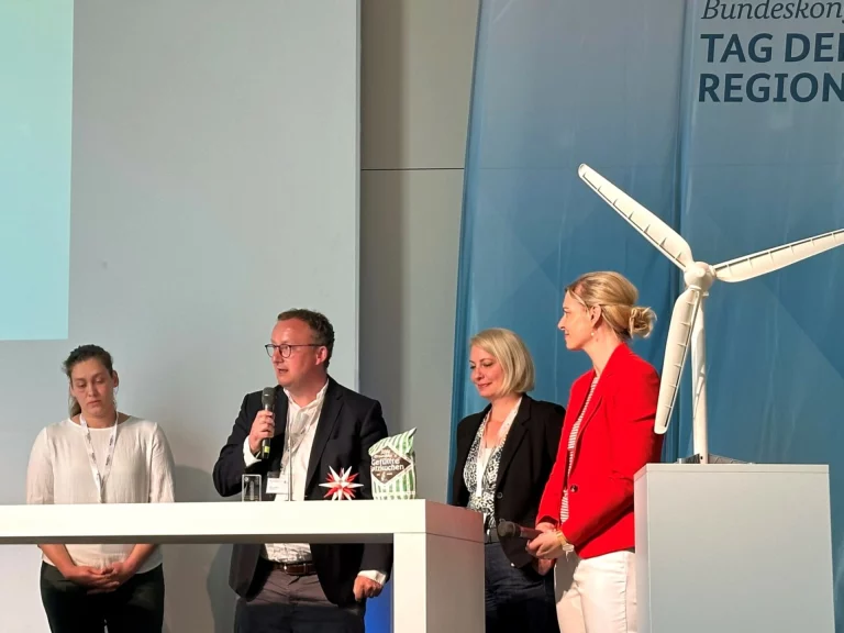 Landkreis Hof präsentiert Projekt „Energiezukunft Oberfranken-Ost“ auf dem Bundeskongress „Tag der Regionen“ in Bremerhaven