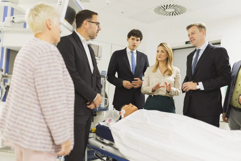 Eröffnung der neuen Notaufnahme in Naila: Moderne Notfallversorgung für die Region – Gesundheitsministerin Judith Gerlach zu Gast im Landkreis Hof