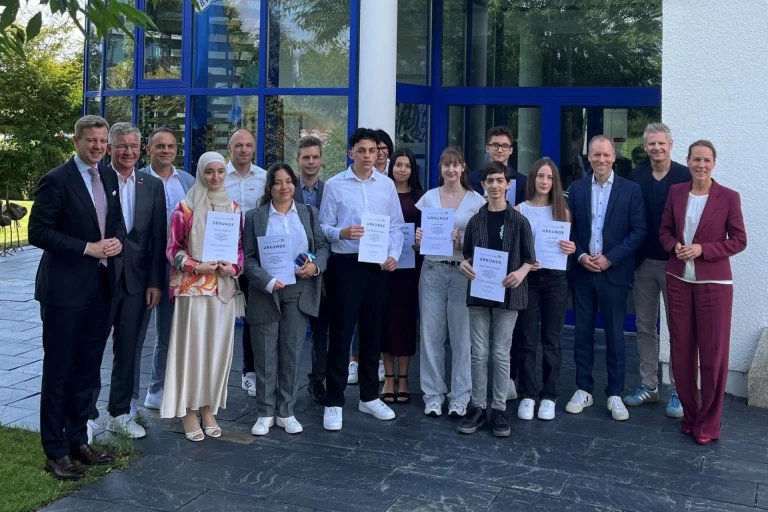 Ehrung der besten Absolventinnen und Absolventen der Mittelschulen im Hofer Land