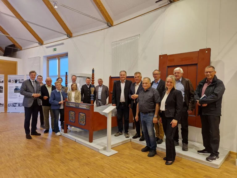 Neue Ausstellung „Himmel Bett Geschichten“ im Bauernhofmuseum Kleinlosnitz