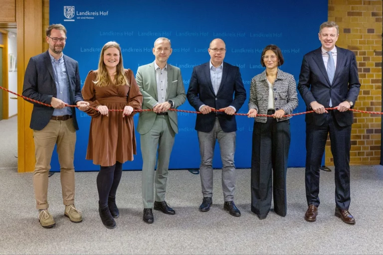 Moderne Bildungslandschaft: Landkreis Hof kooperiert mit REAB Bayern