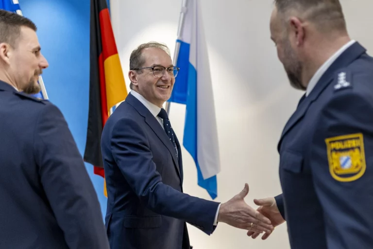 Bundesinnenminister Alexander Dobrindt besucht Landkreis Hof – Stärkung des Zivil- und Katastrophenschutzes im Fokus