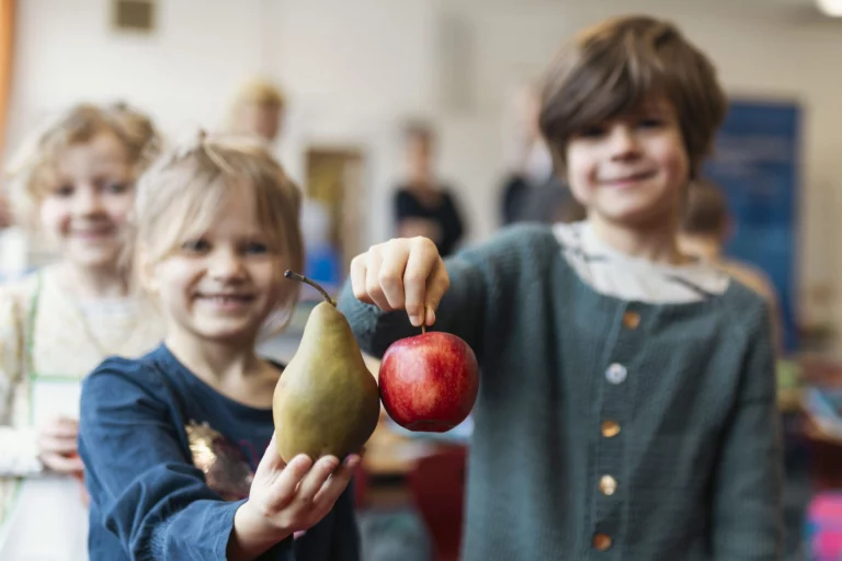 Landkreis Hof und AOK Bayern starten Projekt „Schule is(s)t gesund“ zur Verbesserung des Schulessens