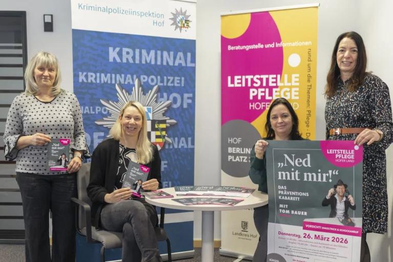 „Ned mit mir!“ – Präventionskabarett gegen Betrug am 26. März in Hof