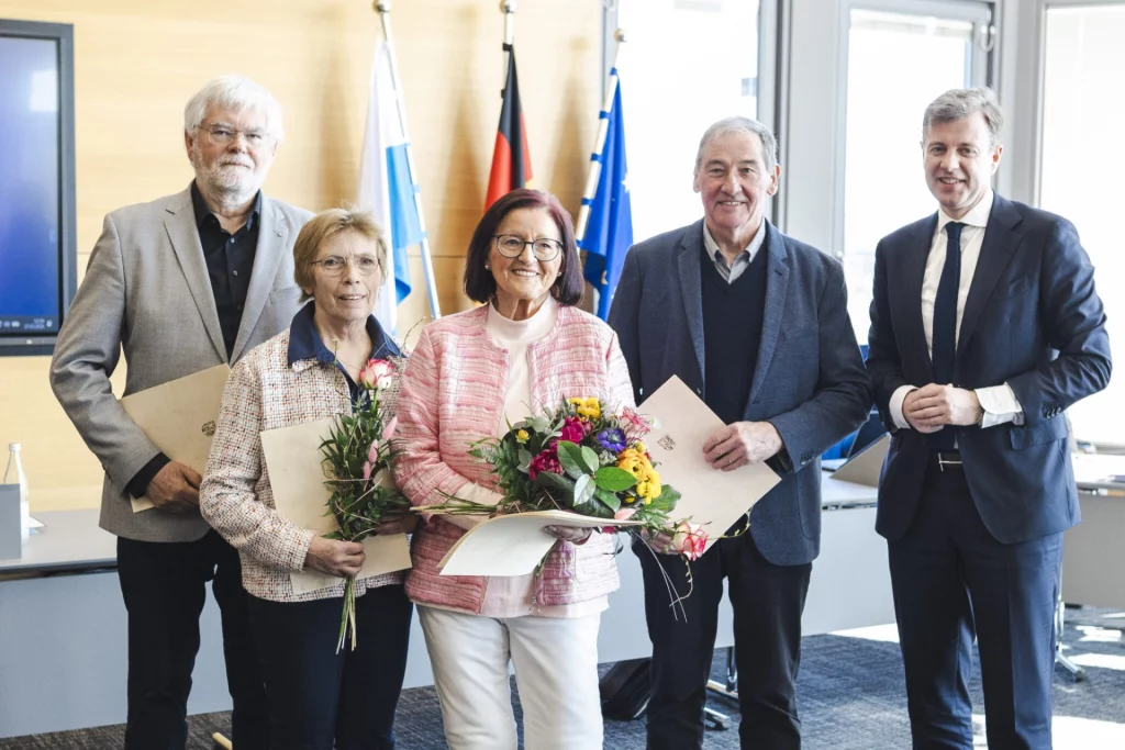 Dr. Lothar Franz, Karin Wolfrum, Kitty Weiß, Dieter Gemeinhardt und Landrat Dr. Oliver Bär