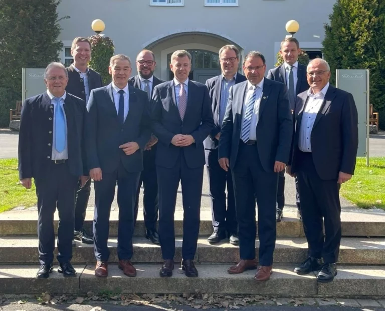 Oberfränkische Landräte im Austausch mit Finanzstaatssekretär Martin Schöffel
